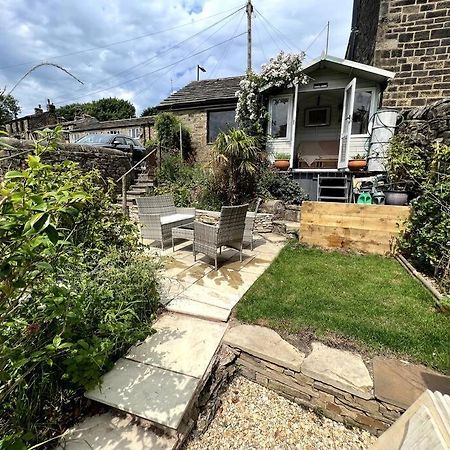 17Th Century Cottage With Hidden Garden Steeton 外观 照片