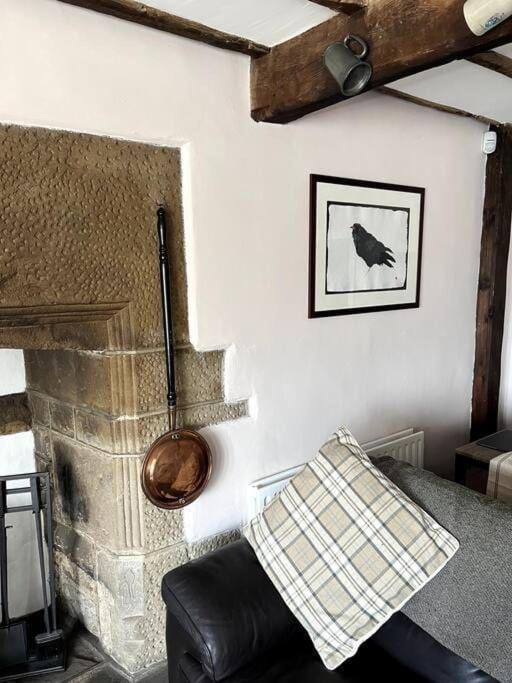 17Th Century Cottage With Hidden Garden Steeton 外观 照片