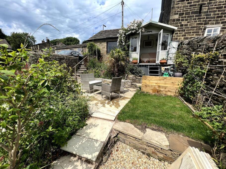17Th Century Cottage With Hidden Garden Steeton 外观 照片