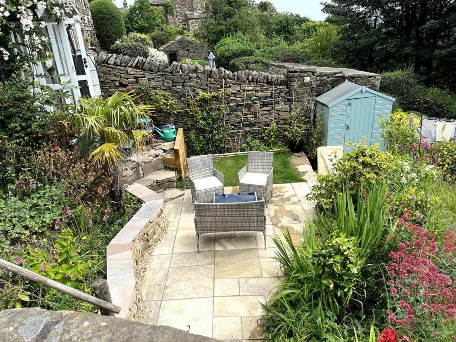 17Th Century Cottage With Hidden Garden Steeton 外观 照片